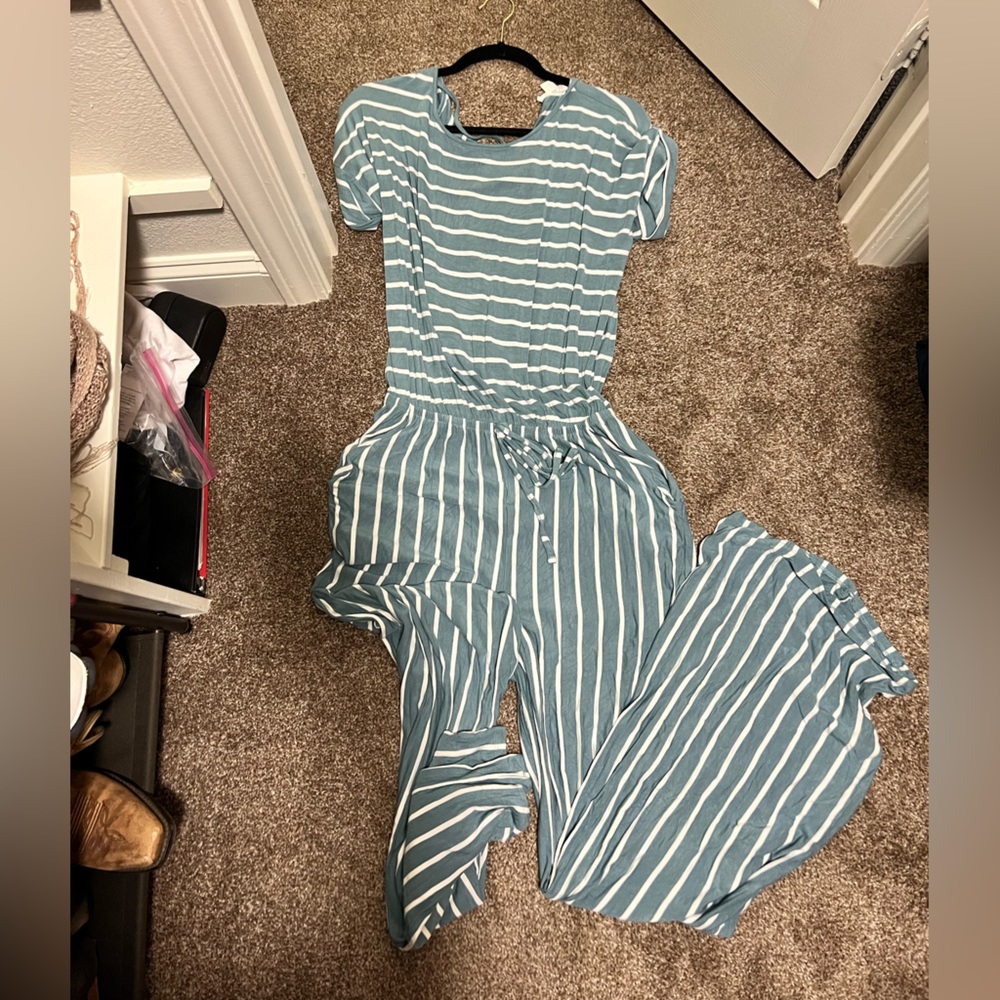 Women’s striped long pant jumpsuit stretchy size large with pockets